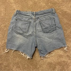 Universal Thread Light Wash Jean Shorts with Raw Edge Size 10/30